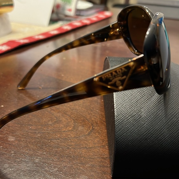 Prada tortoise sunglasses - Picture 3 of 6